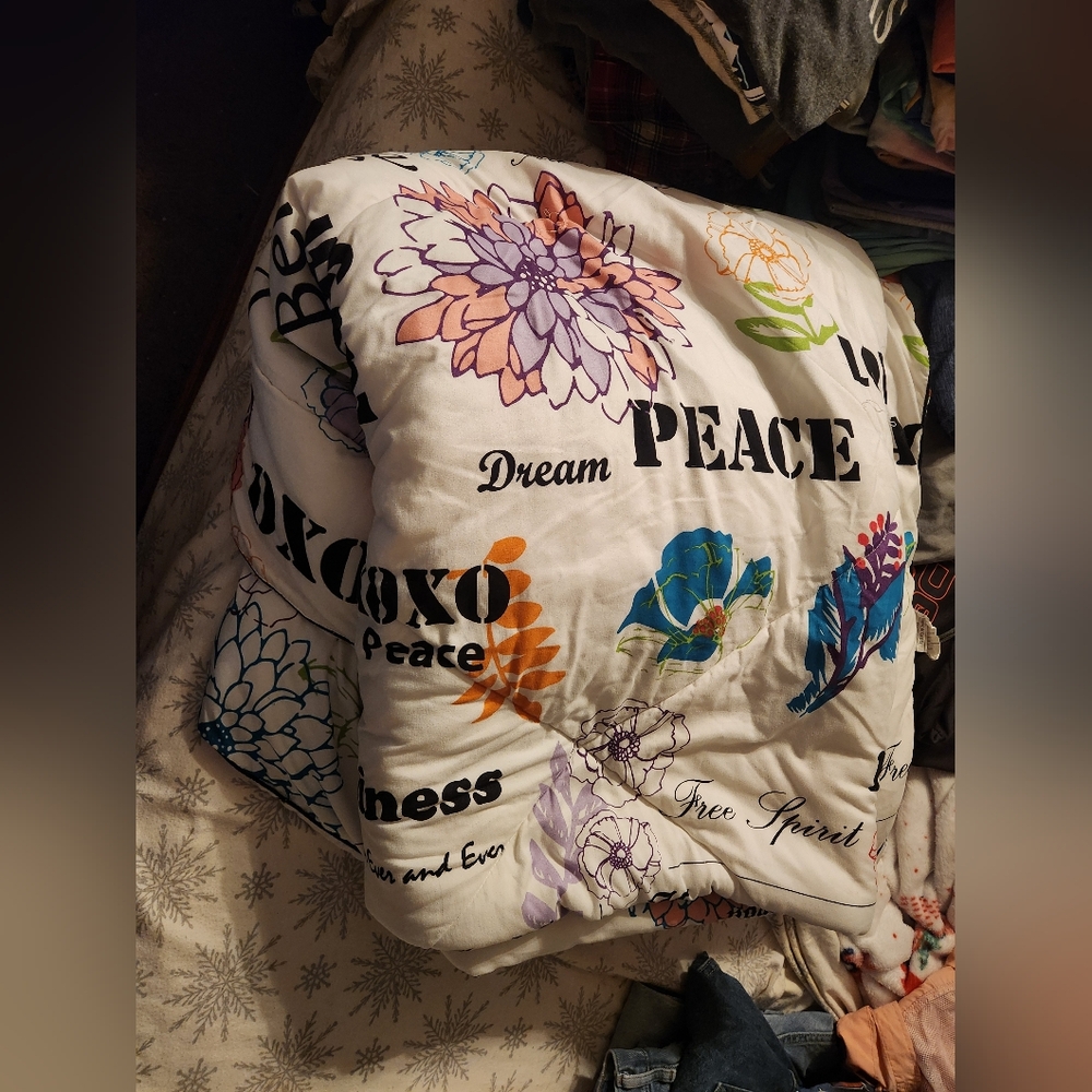 Floral Comforter with Inspirational Text